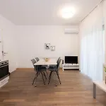 דירה Agenija בלד
